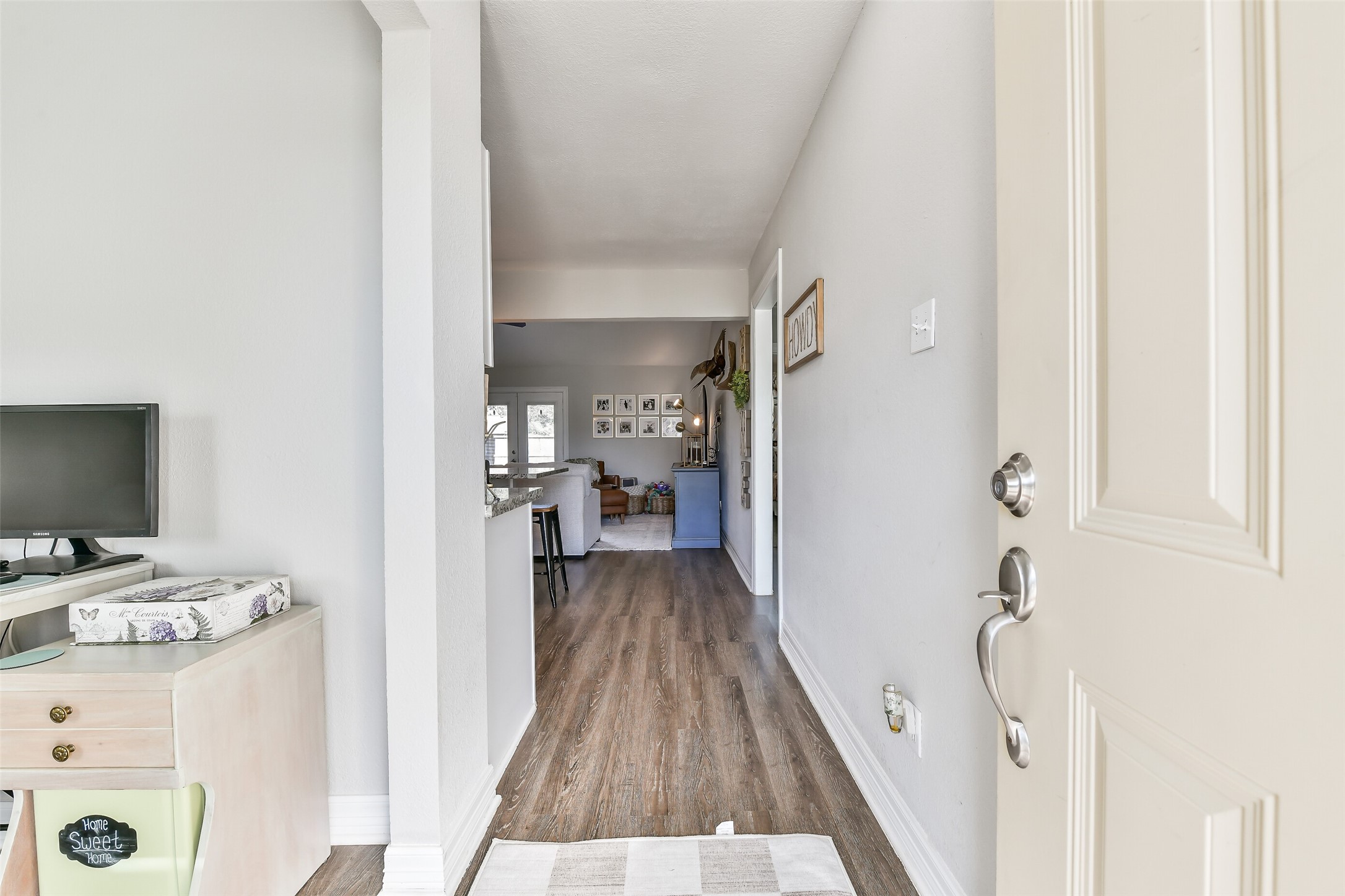 5421 Bramble Lane Dickinson, TX 77539 - Photo 3 of 26 a view of a hallway with workspace and a window