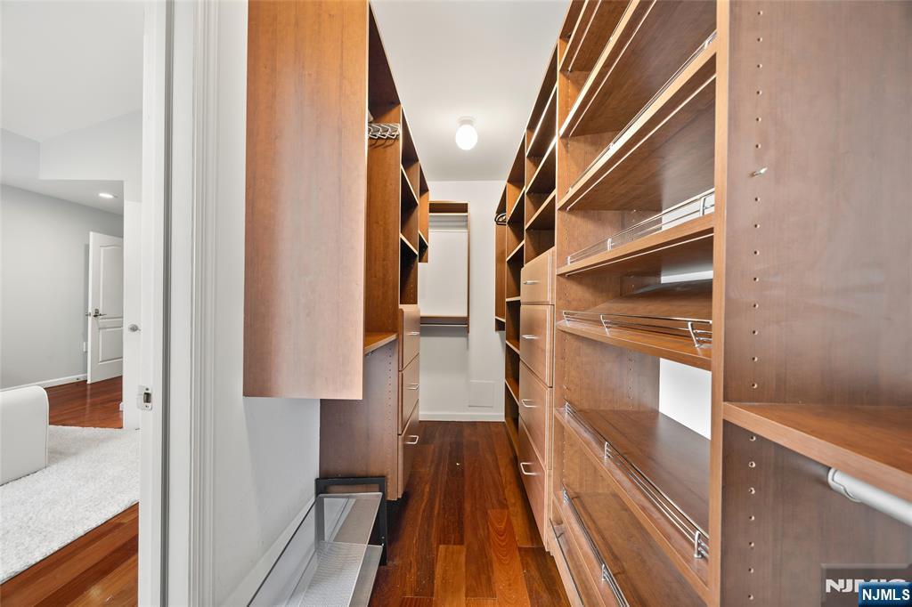 352 Gorge Road Cliffside Park, NJ 07010 - Photo 9 of 21 Gallery Image 9