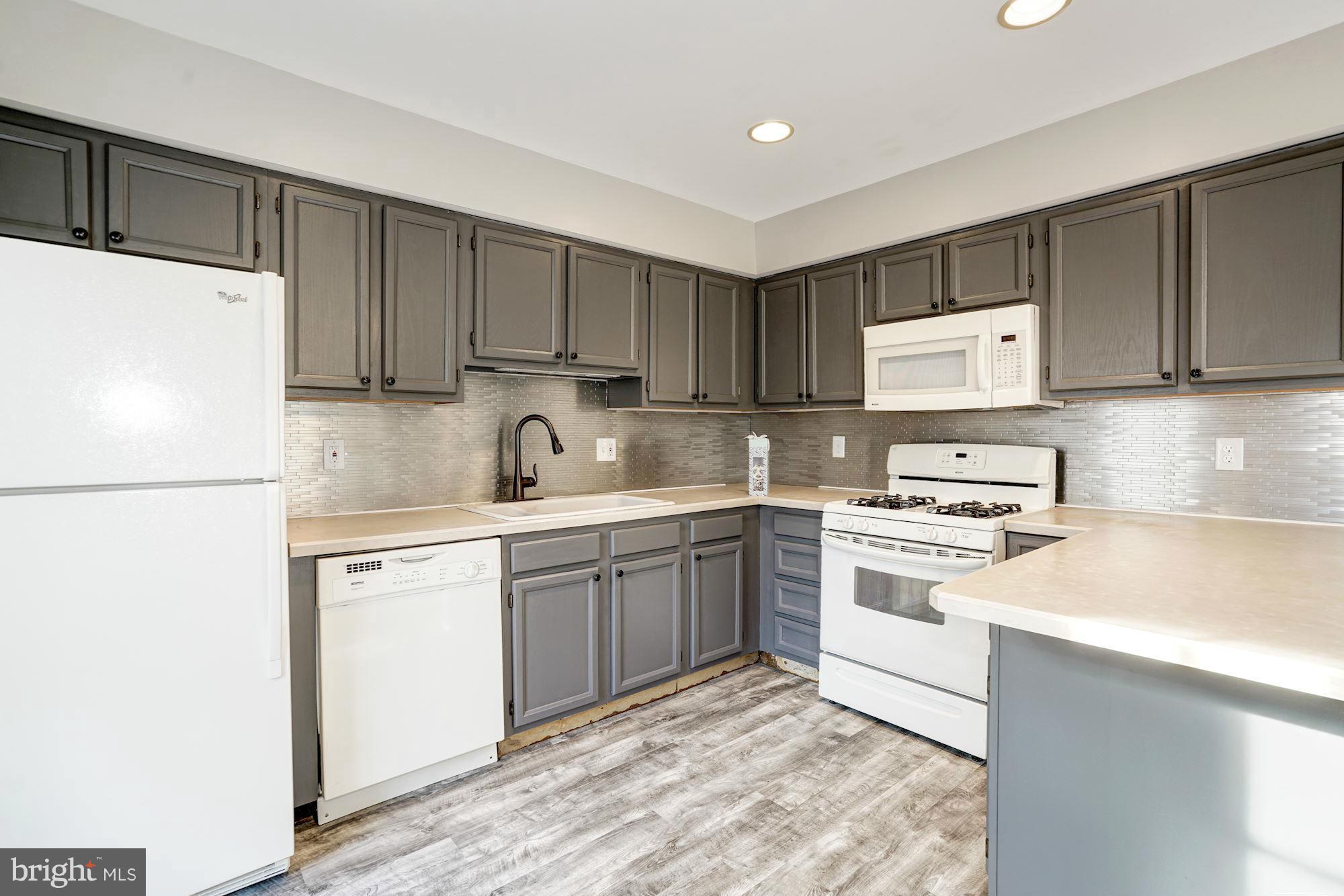 46917 Rabbitrun Terrace Sterling, VA 20164 - Photo 11 of 29 Kitchen