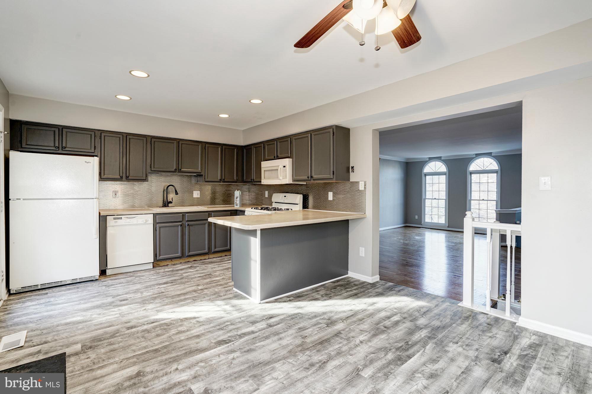 46917 Rabbitrun Terrace Sterling, VA 20164 - Photo 12 of 29 Kitchen