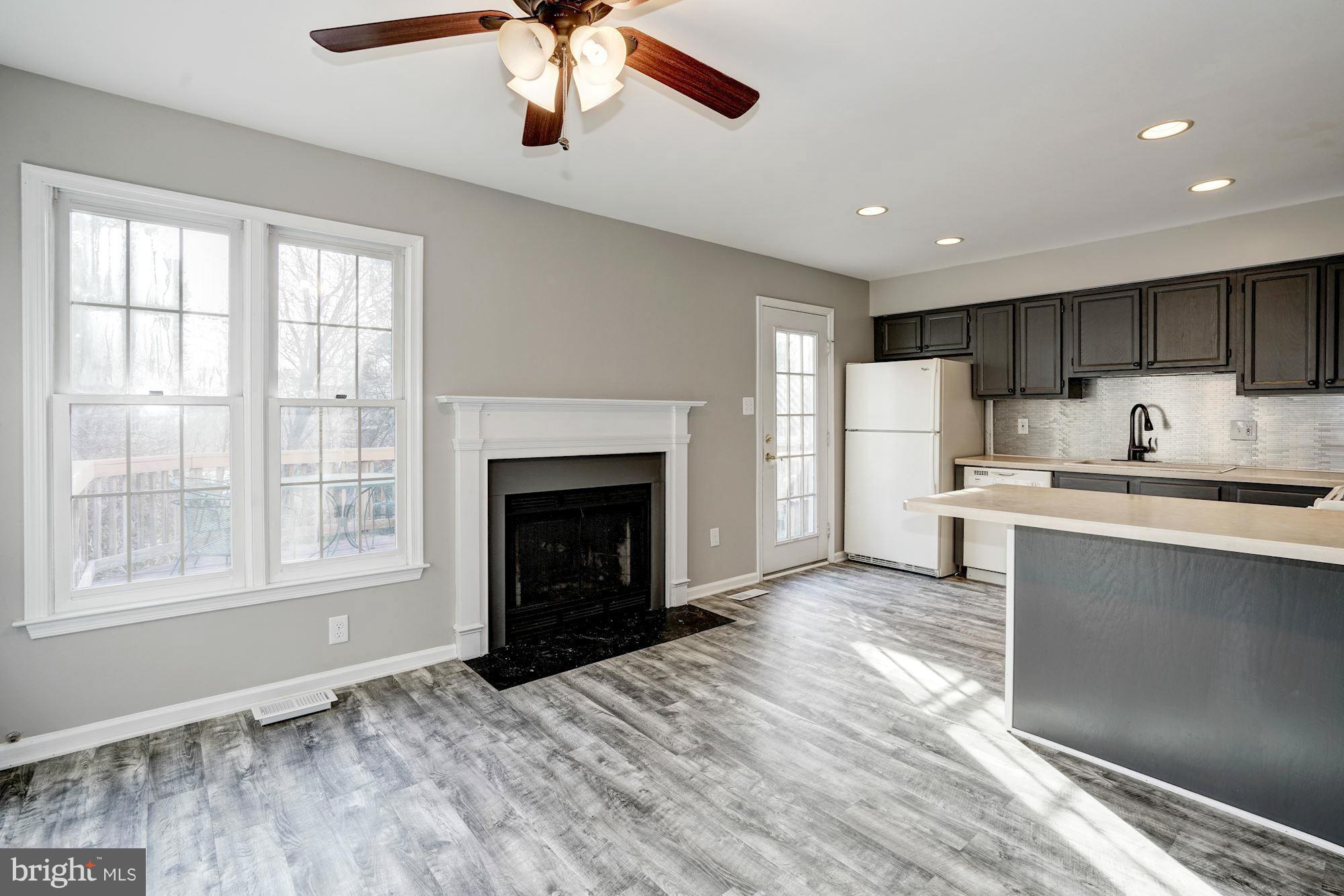 46917 Rabbitrun Terrace Sterling, VA 20164 - Photo 8 of 29 Kitchen