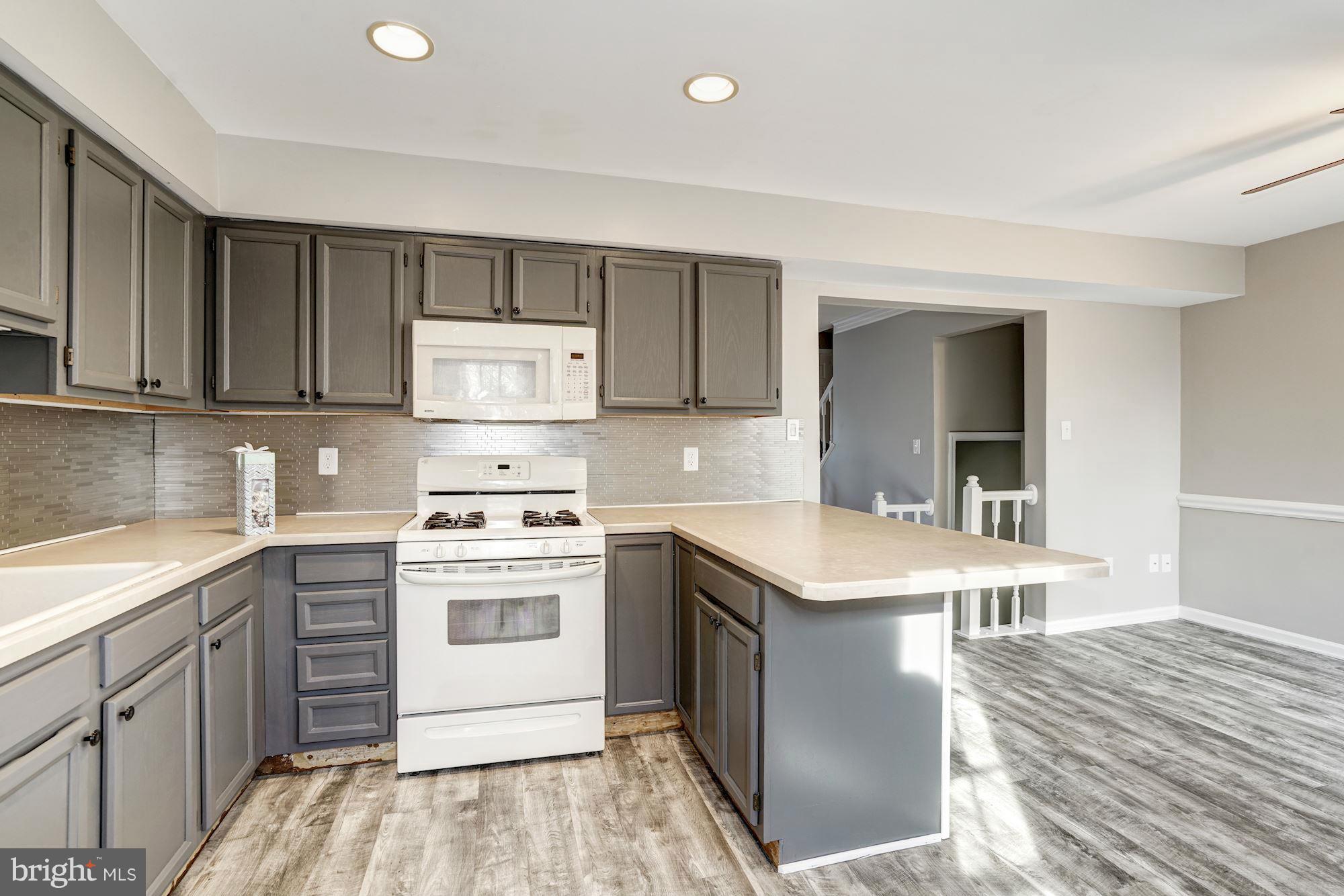 46917 Rabbitrun Terrace Sterling, VA 20164 - Photo 9 of 29 Kitchen