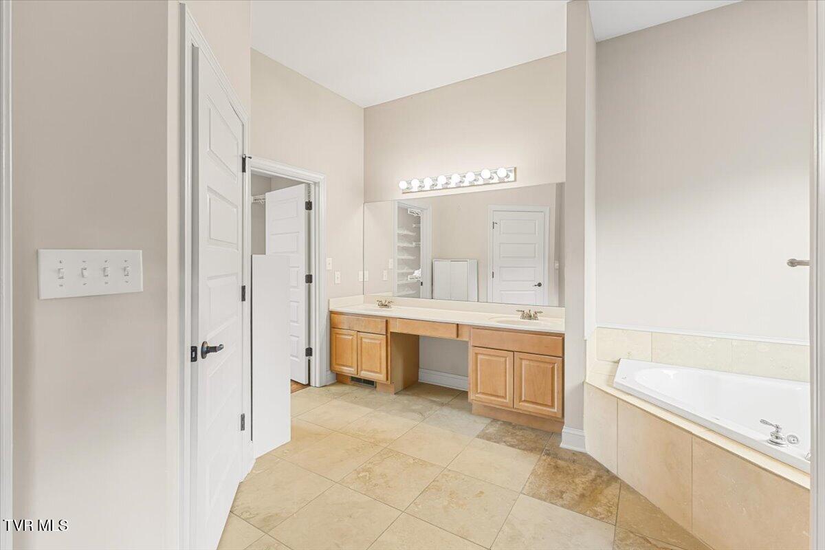 32582 Spring Crest Drive Glade Spring, VA 24340 - Photo 20 of 47 Primary Bath