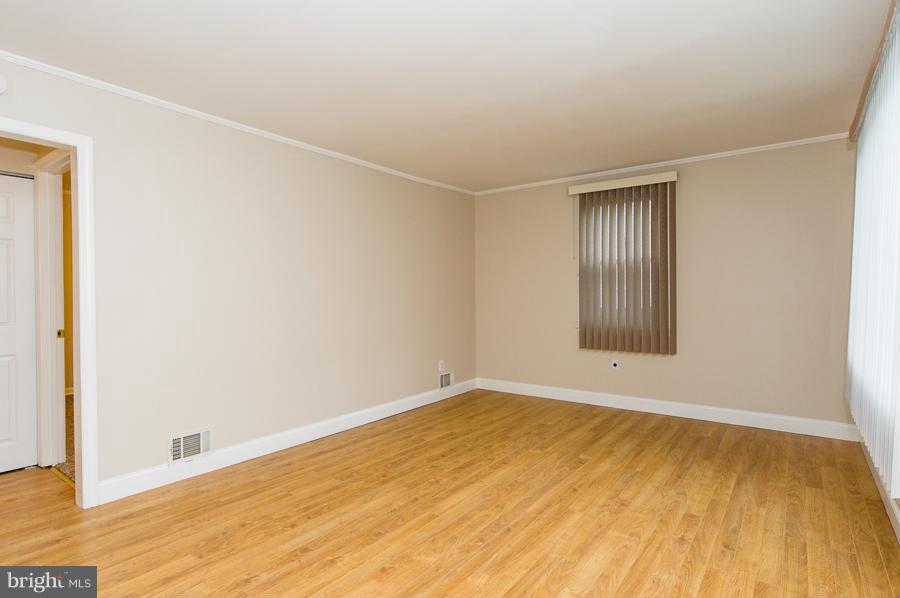 8706 Jenifer Road Baltimore, MD 21234 - Photo 2 of 27 Living Room