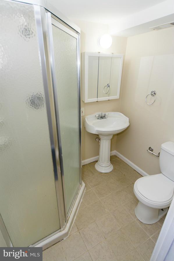 8706 Jenifer Road Baltimore, MD 21234 - Photo 17 of 27 Bath