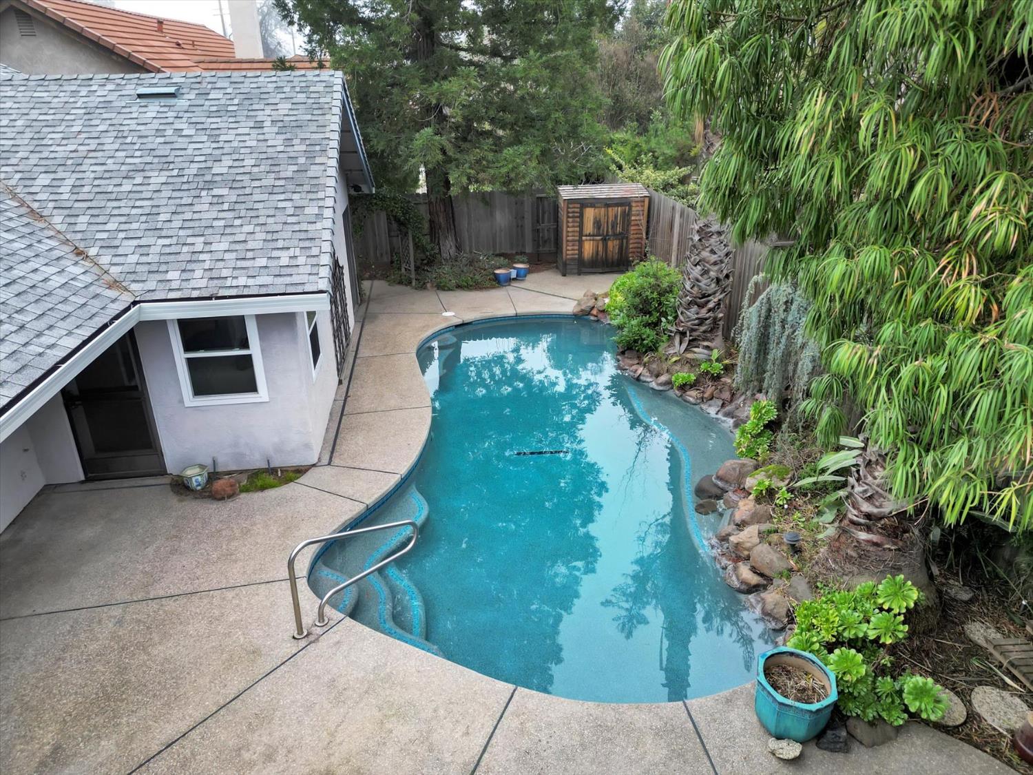 5316 Engle Road Carmichael, CA 95608 - Photo 23 of 47 a backyard of a house with outdoor seating