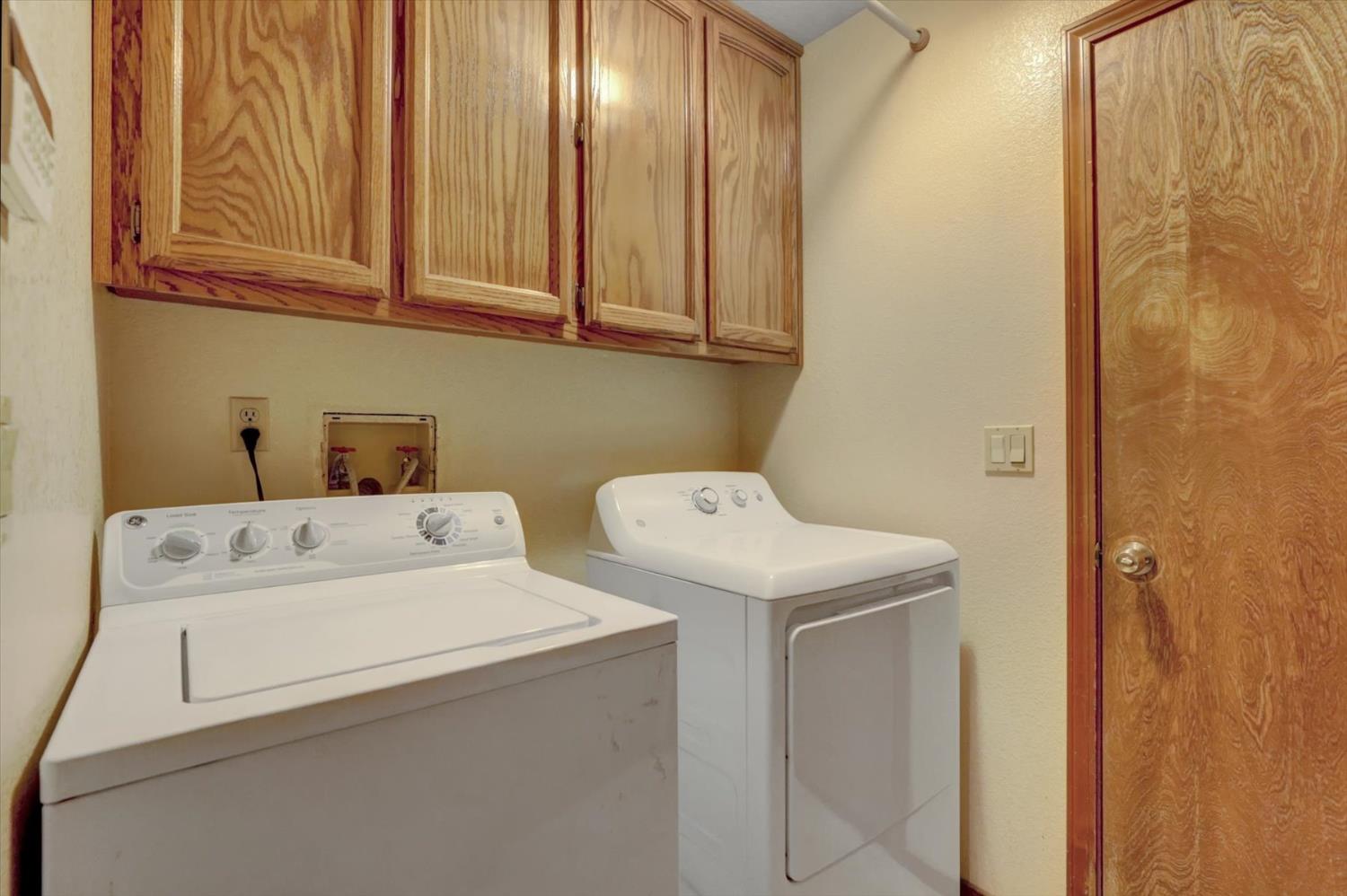 5316 Engle Road Carmichael, CA 95608 - Photo 44 of 47 a utility room with dryer and washer