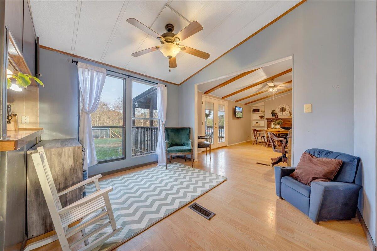 1290 Shoulder Run Road Moneta, VA 24121 - Photo 10 of 29 10-MIB08808