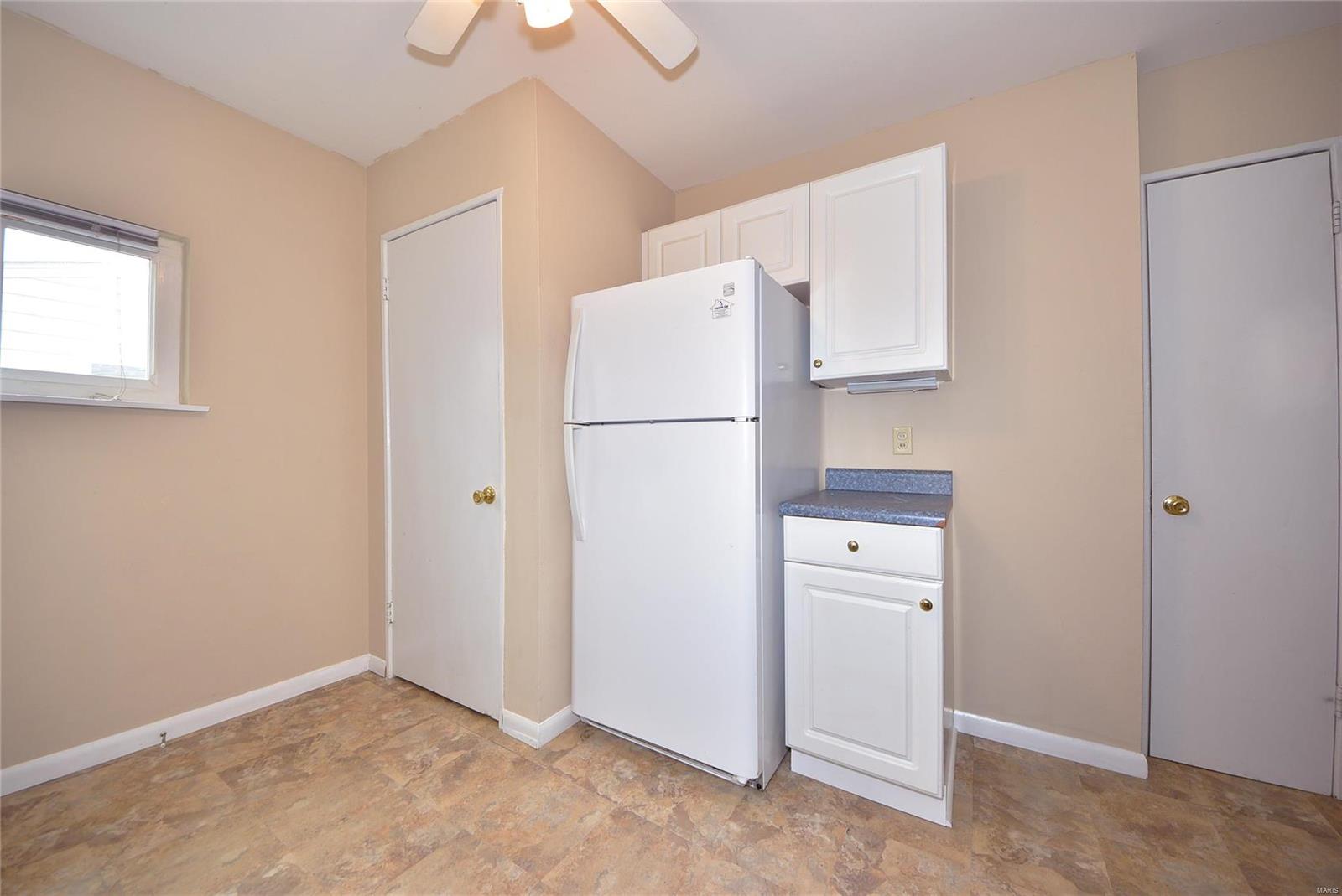 229 Ballwin Avenue Ballwin, MO 63021 - Photo 11 of 27 Gallery Image 11