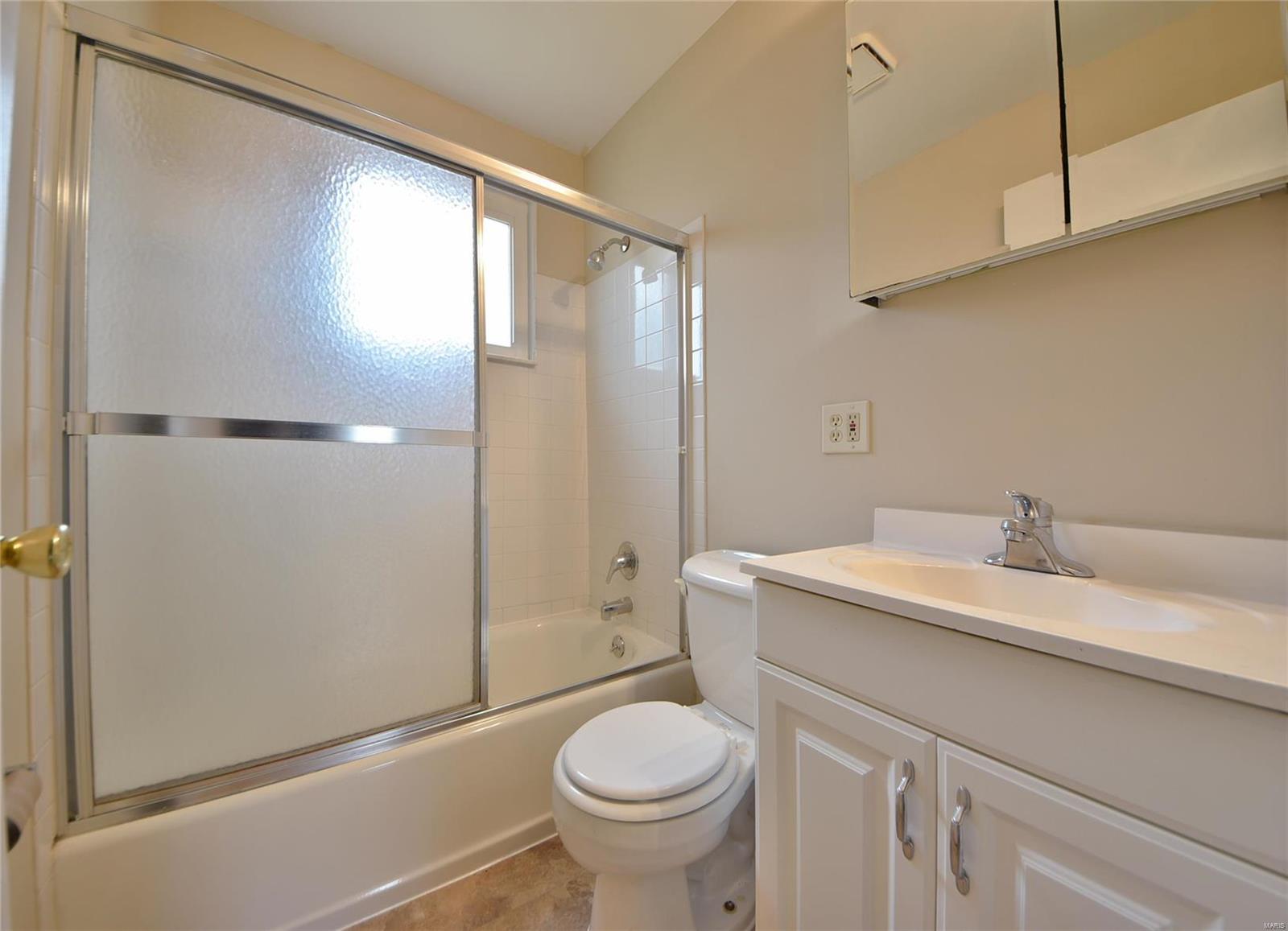 229 Ballwin Avenue Ballwin, MO 63021 - Photo 17 of 27 Gallery Image 17
