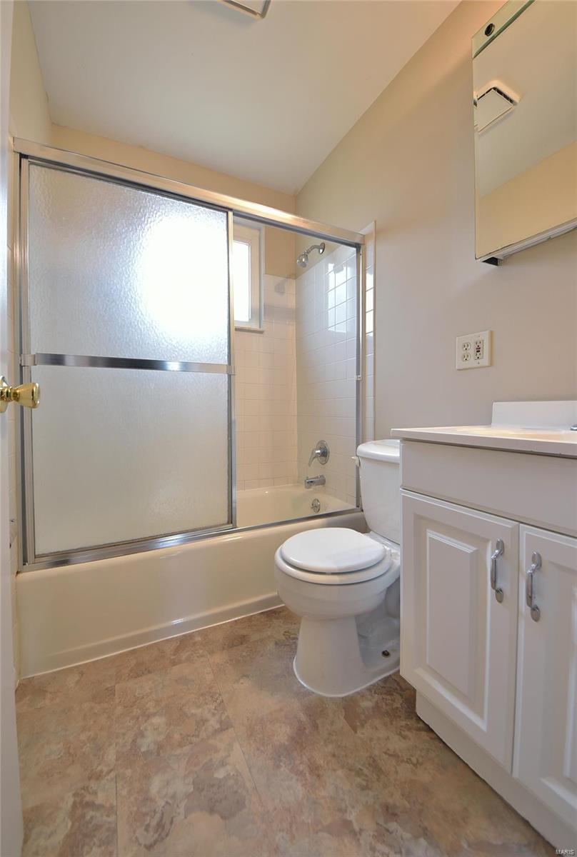 229 Ballwin Avenue Ballwin, MO 63021 - Photo 18 of 27 Gallery Image 18
