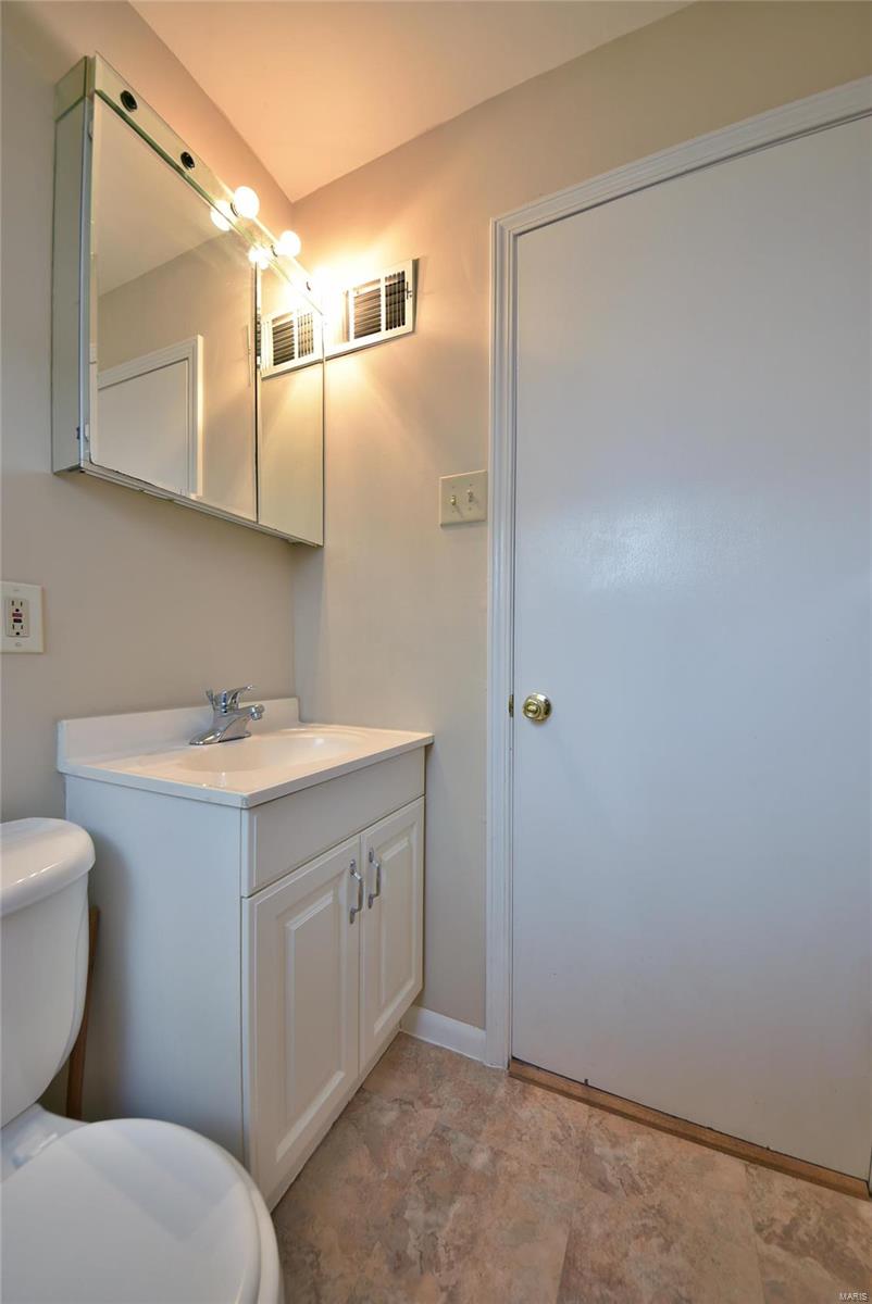 229 Ballwin Avenue Ballwin, MO 63021 - Photo 19 of 27 Gallery Image 19