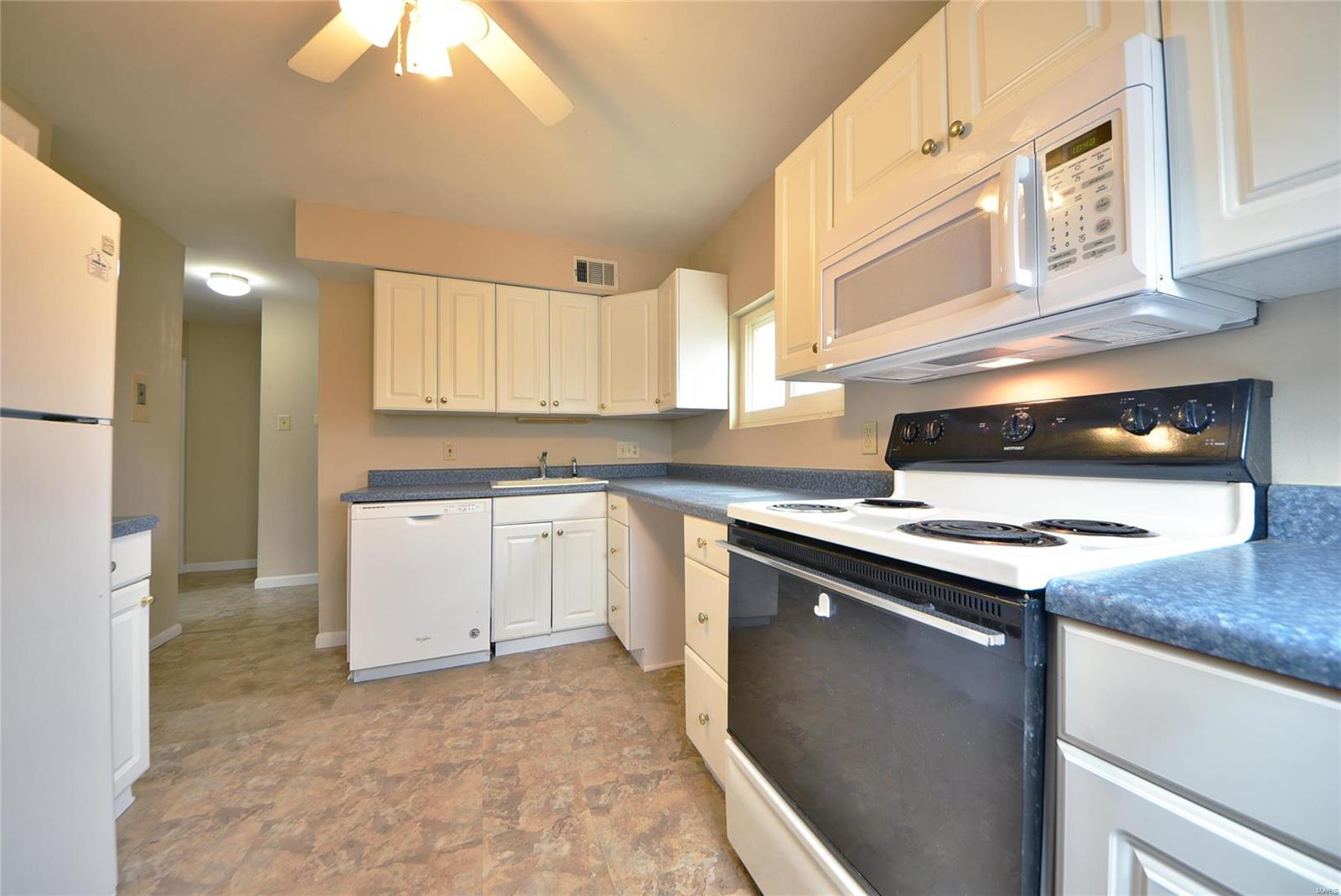 229 Ballwin Avenue Ballwin, MO 63021 - Photo 3 of 27 Gallery Image 3