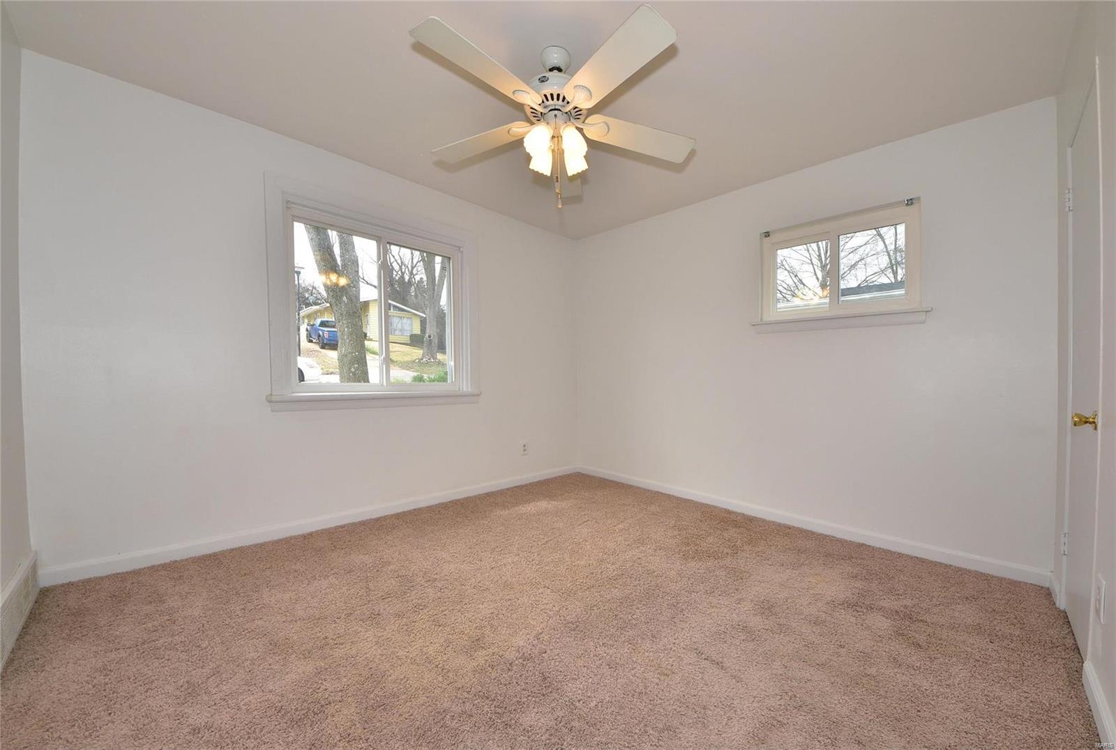 229 Ballwin Avenue Ballwin, MO 63021 - Photo 4 of 27 Gallery Image 4