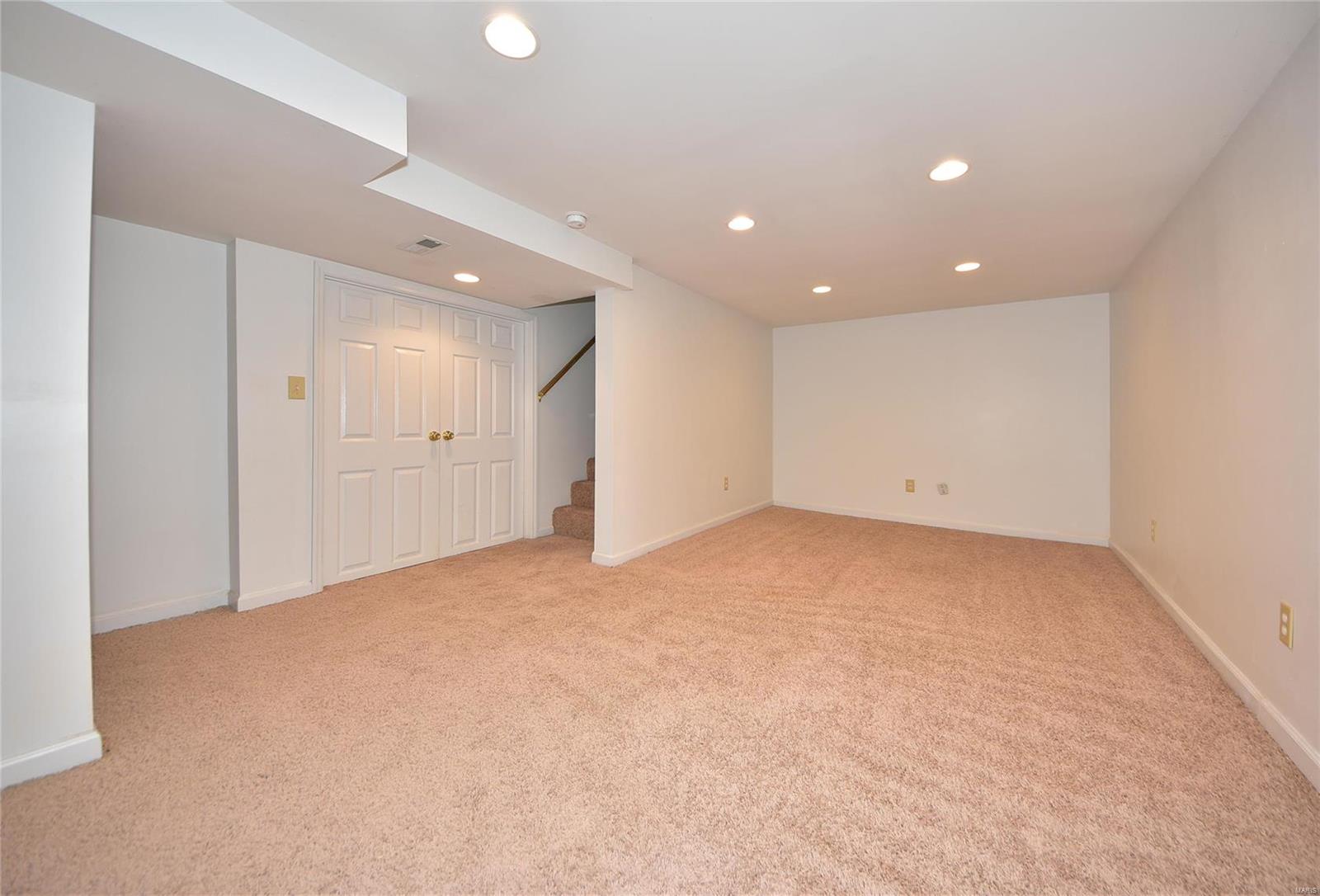 229 Ballwin Avenue Ballwin, MO 63021 - Photo 5 of 27 Gallery Image 5