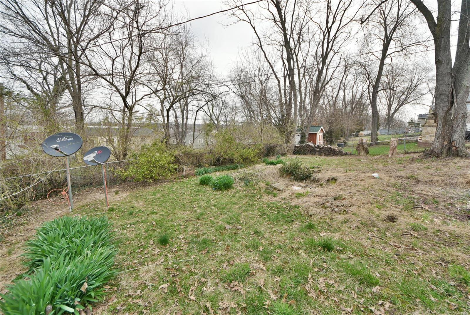 229 Ballwin Avenue Ballwin, MO 63021 - Photo 6 of 27 Gallery Image 6