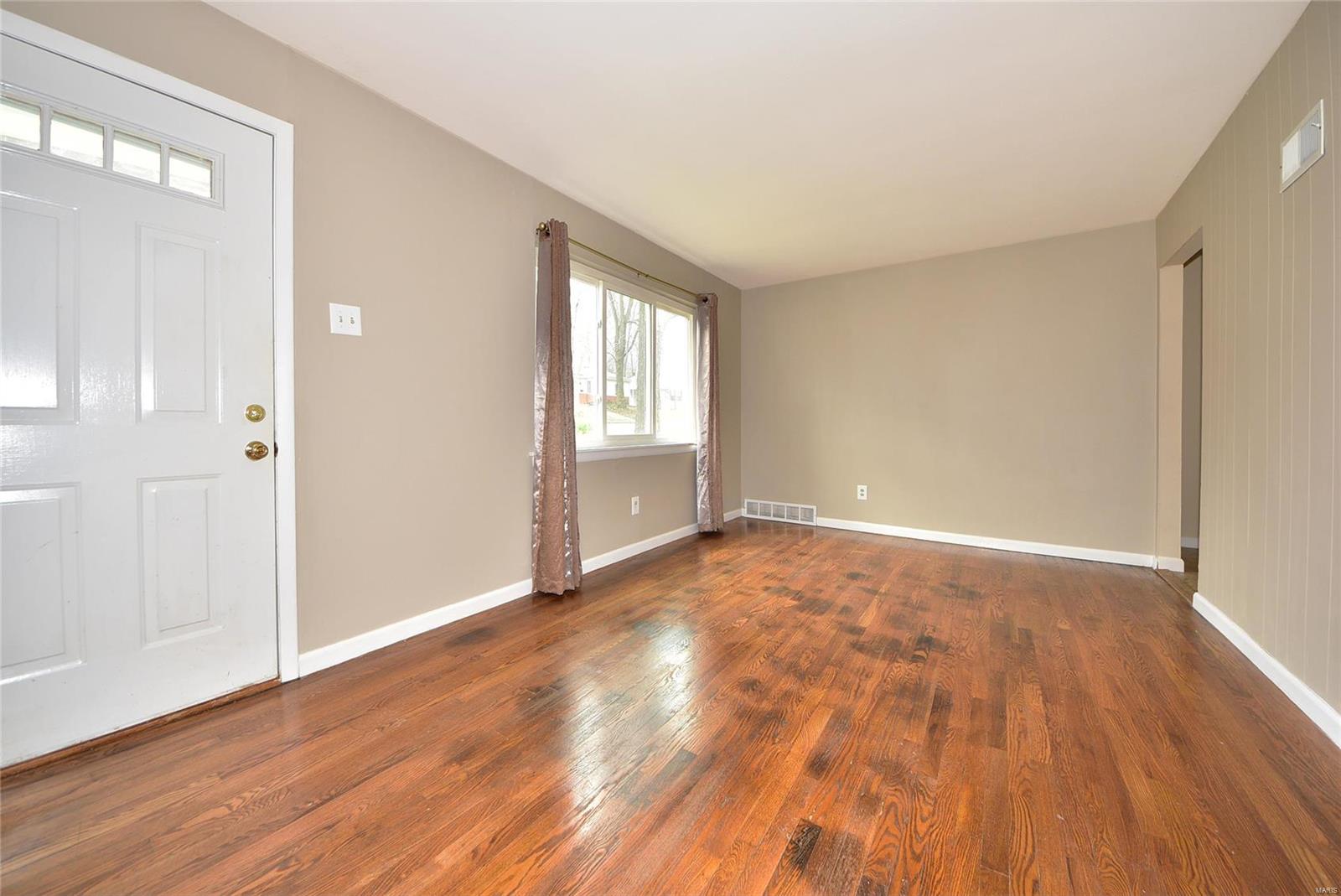 229 Ballwin Avenue Ballwin, MO 63021 - Photo 7 of 27 Gallery Image 7