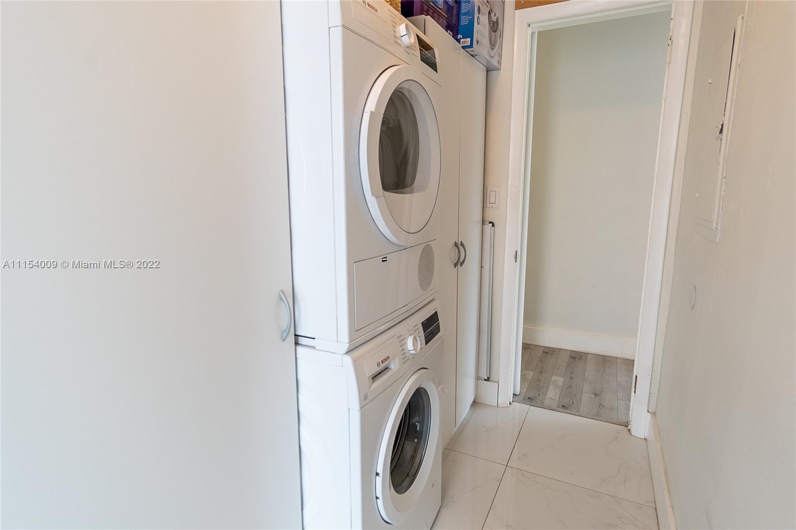 4235 East 9th Lane Hialeah, FL 33013 - Photo 25 of 34 a utility room with dryer and washer