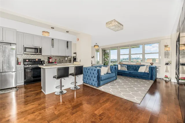 $375,000 | 825 Morrison Avenue, Unit 19C | Soundview