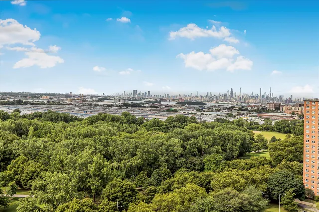 $375,000 | 825 Morrison Avenue, Unit 19C | Soundview