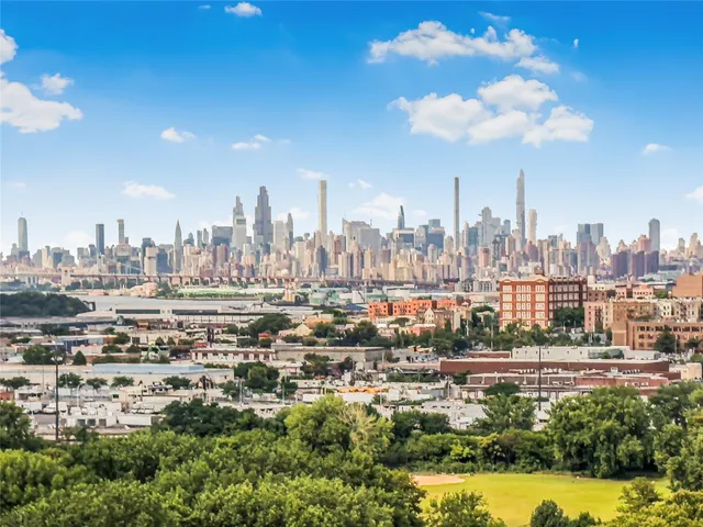 $375,000 | 825 Morrison Avenue, Unit 19C | Soundview