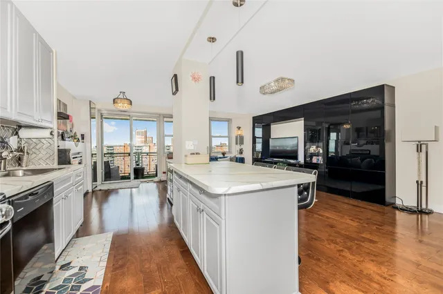 $375,000 | 825 Morrison Avenue, Unit 19C | Soundview