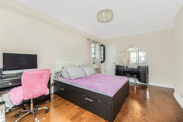 $375,000 | 825 Morrison Avenue, Unit 19C | Soundview