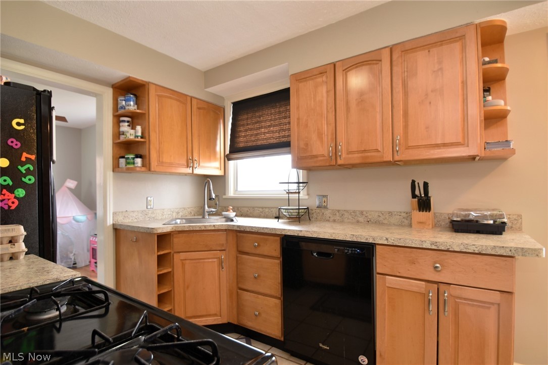 1760 Sunview Road Cleveland, OH 44124 - Photo 15 of 36 Gallery Image 15