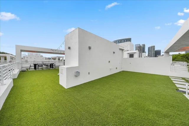 a view of a house with a backyard