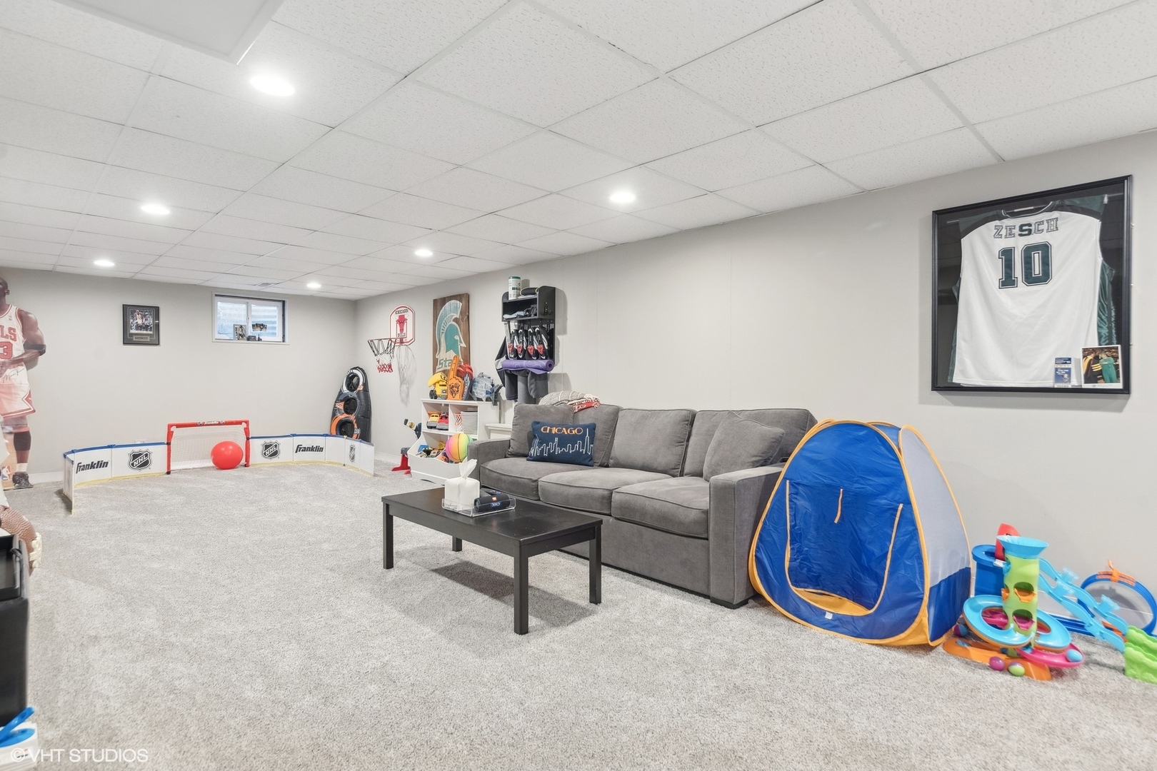 41 Swift Lane Naperville, IL 60565 - Photo 19 of 25 a living room with furniture and a white walls