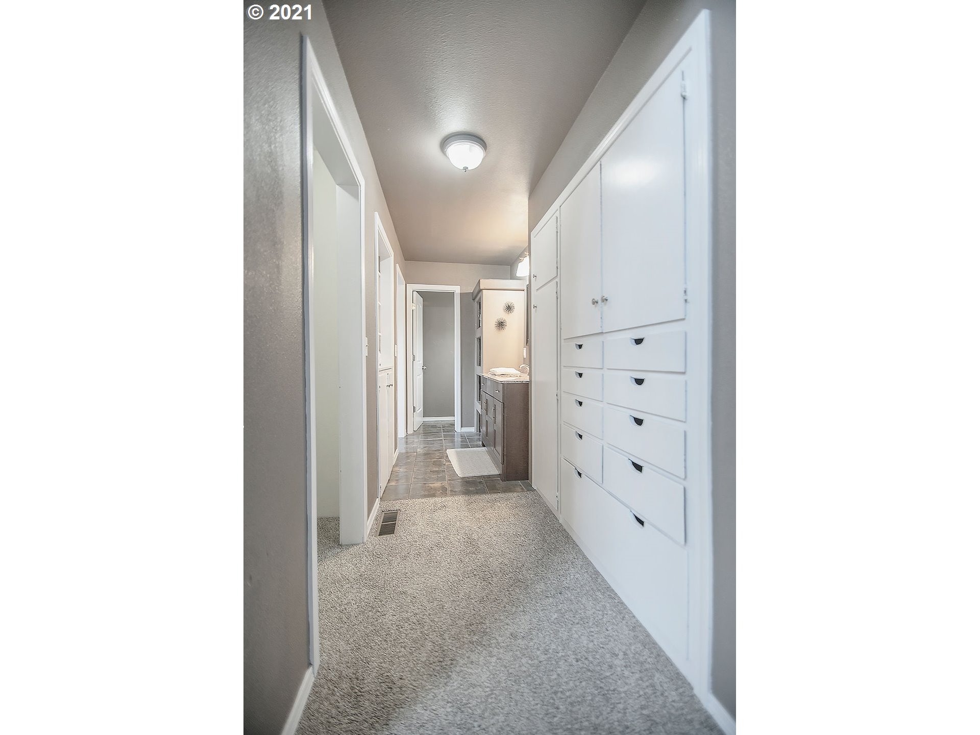 265 Curtis Hill Road Chehalis, WA 98532 - Photo 17 of 32 a view of a hallway with white walls