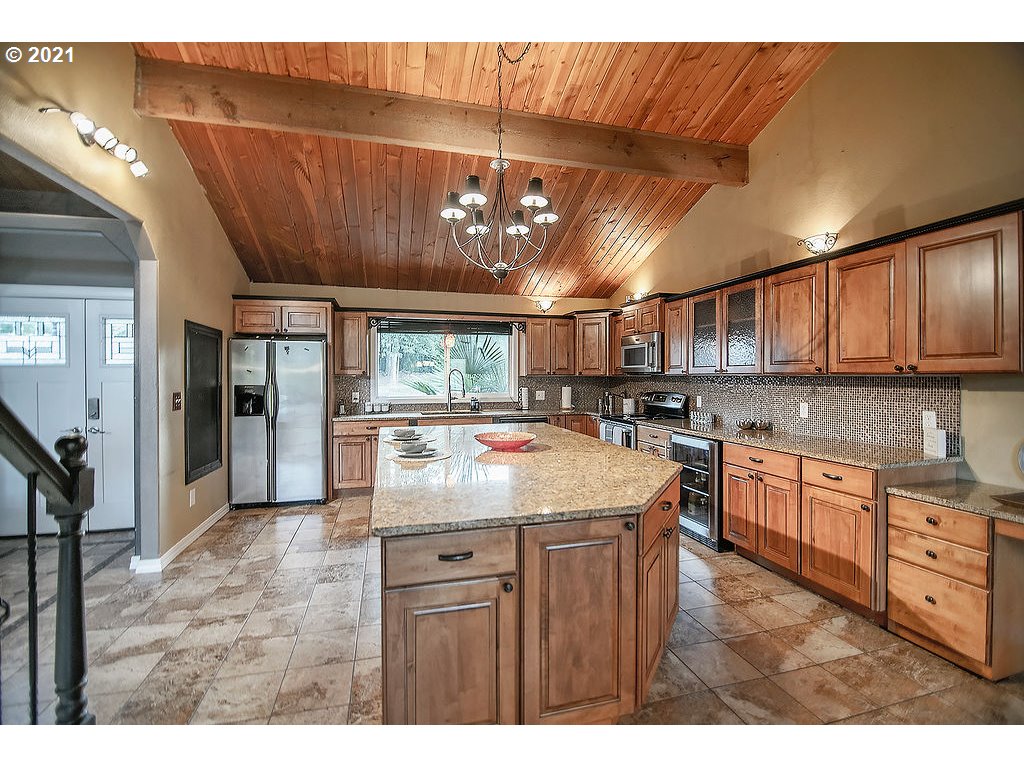 265 Curtis Hill Road Chehalis, WA 98532 - Photo 8 of 32 a kitchen with kitchen island granite countertop lots of counter top space