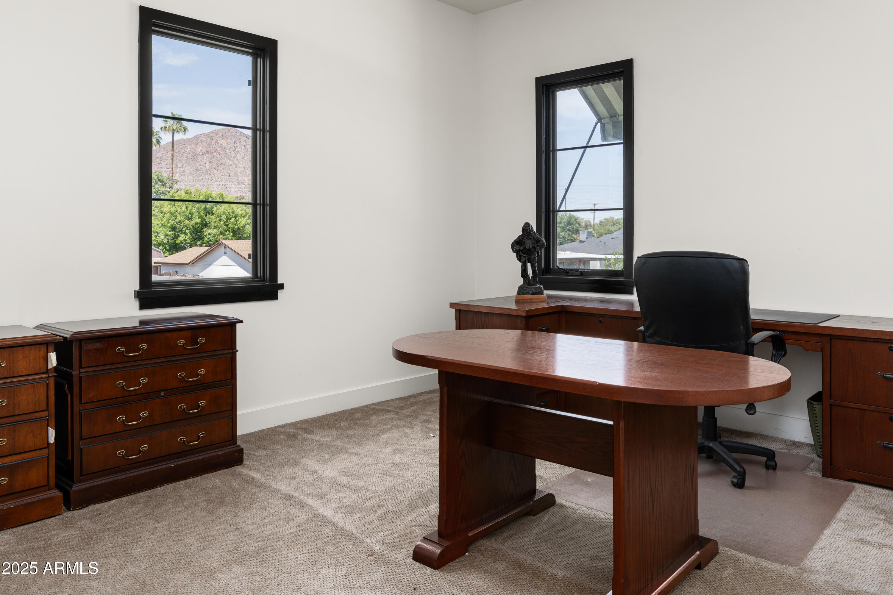 4901 East Amelia Avenue Phoenix, AZ 85018 - Photo 27 of 38 a room with a table and windows