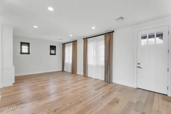 $8,900 | 4901 East Amelia Avenue, Phoenix, AZ 85018