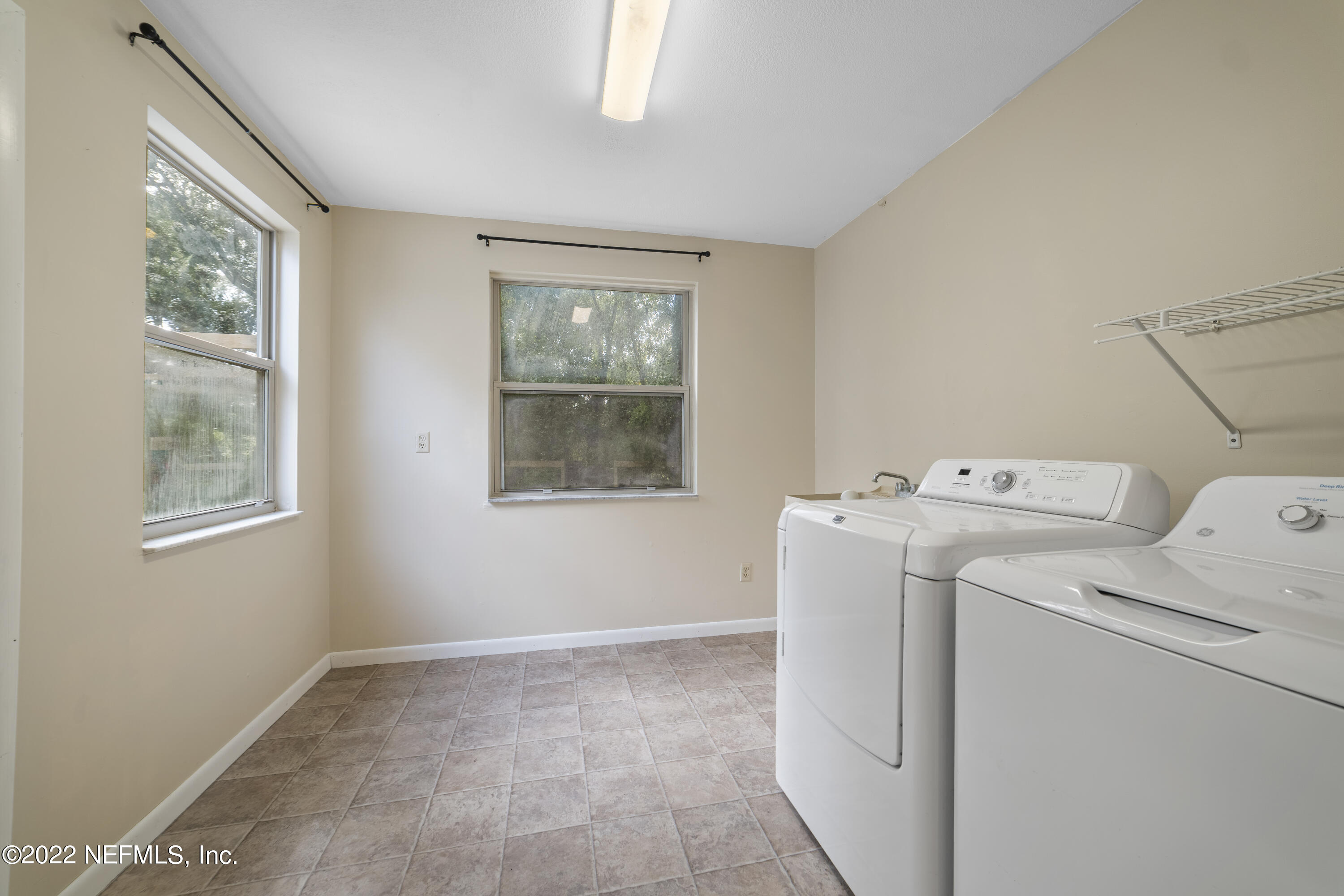 914 Prince Road St. Augustine, FL 32086 - Photo 17 of 26 a utility room with dryer and washer
