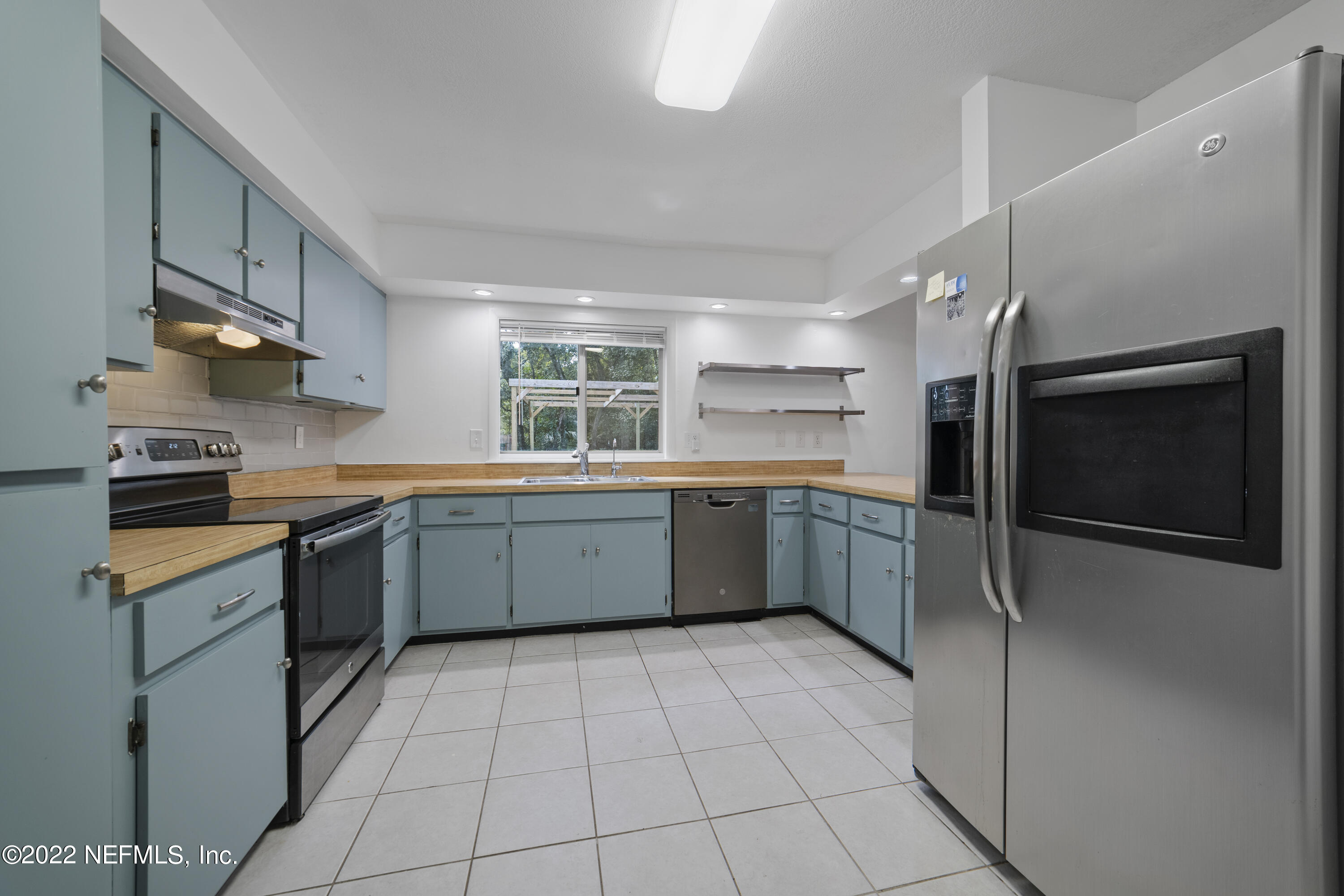914 Prince Road St. Augustine, FL 32086 - Photo 18 of 26 a kitchen with stainless steel appliances granite countertop a stove a sink and a refrigerator