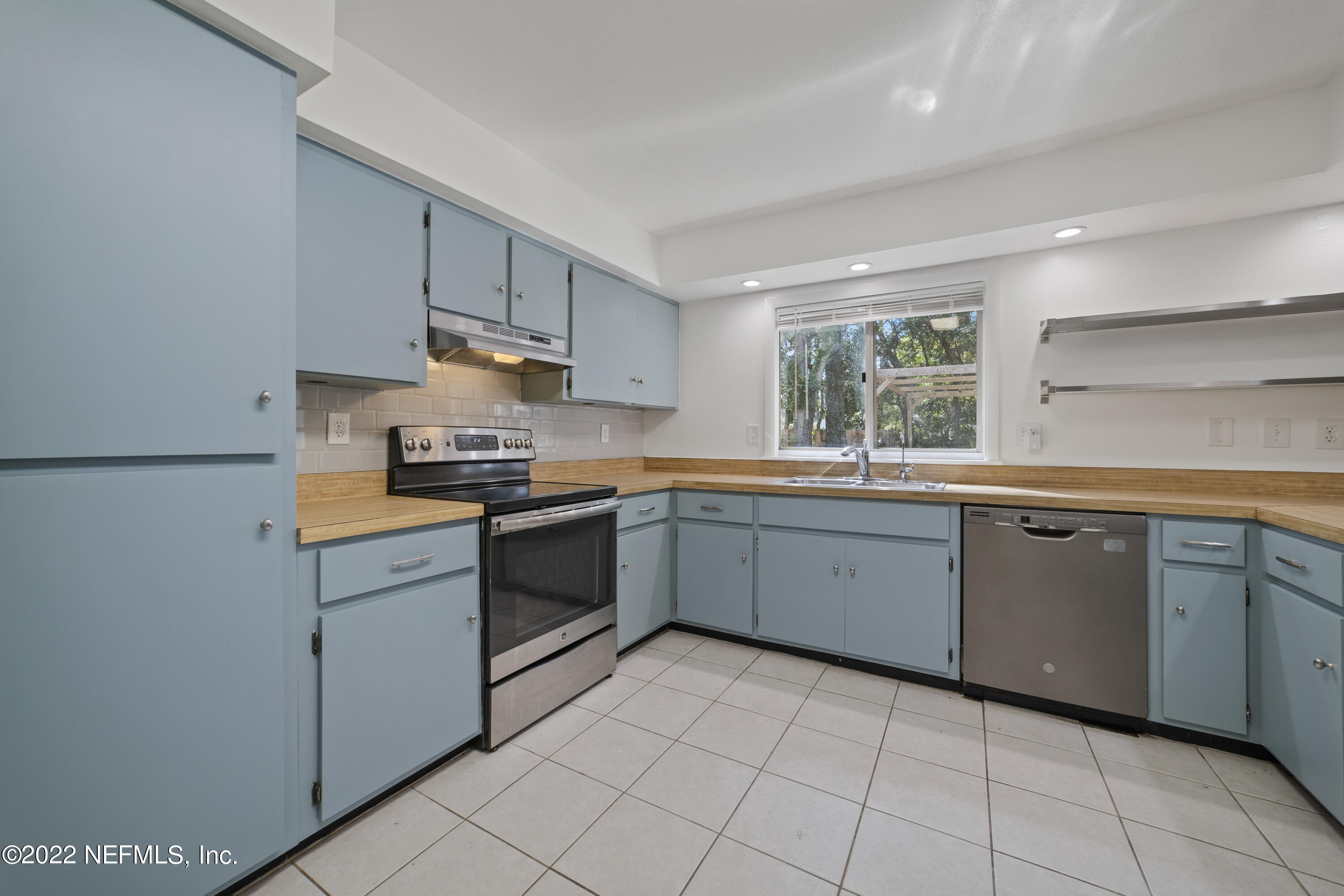 914 Prince Road St. Augustine, FL 32086 - Photo 19 of 26 a kitchen with a sink window and cabinets