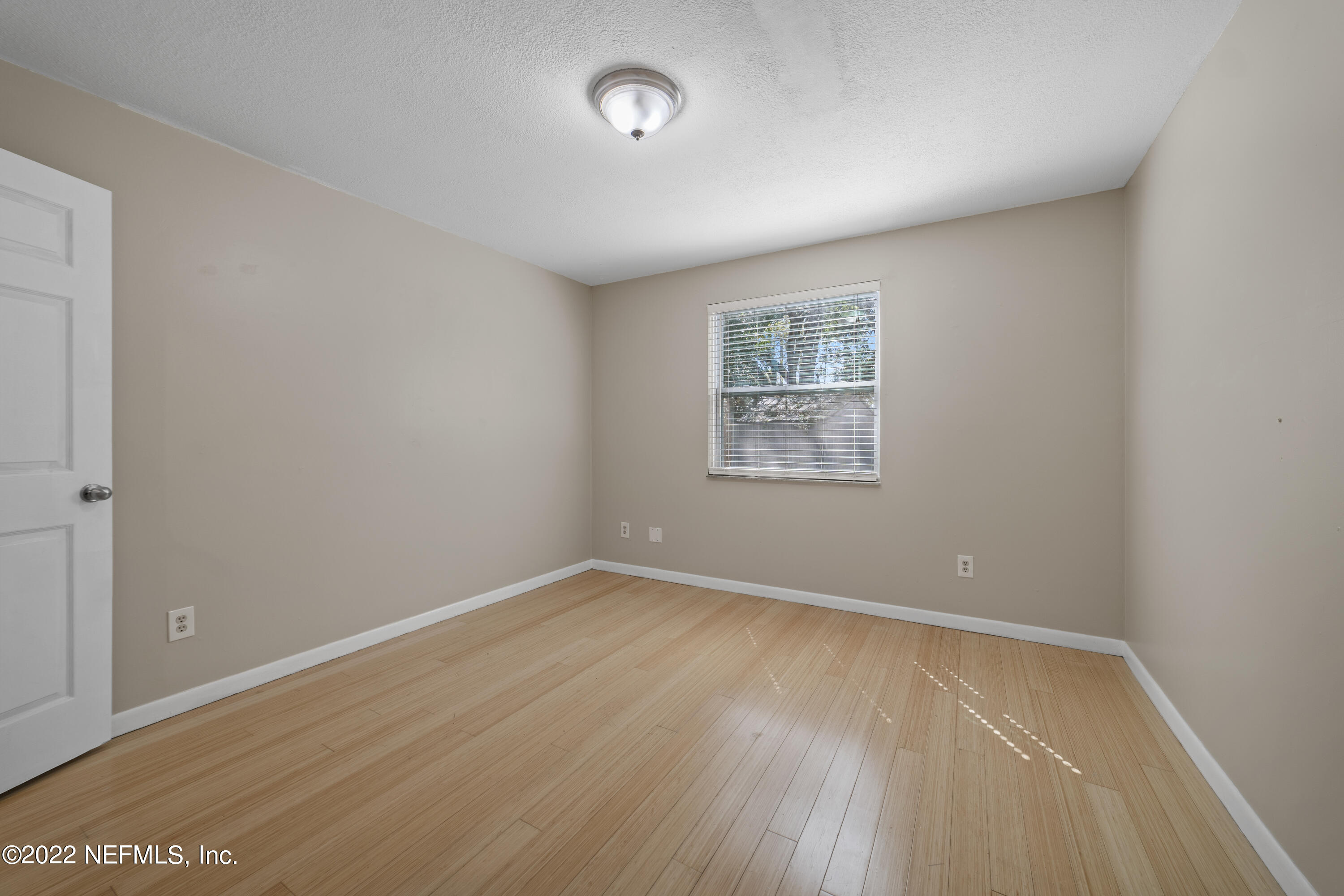 914 Prince Road St. Augustine, FL 32086 - Photo 23 of 26 an empty room with a window
