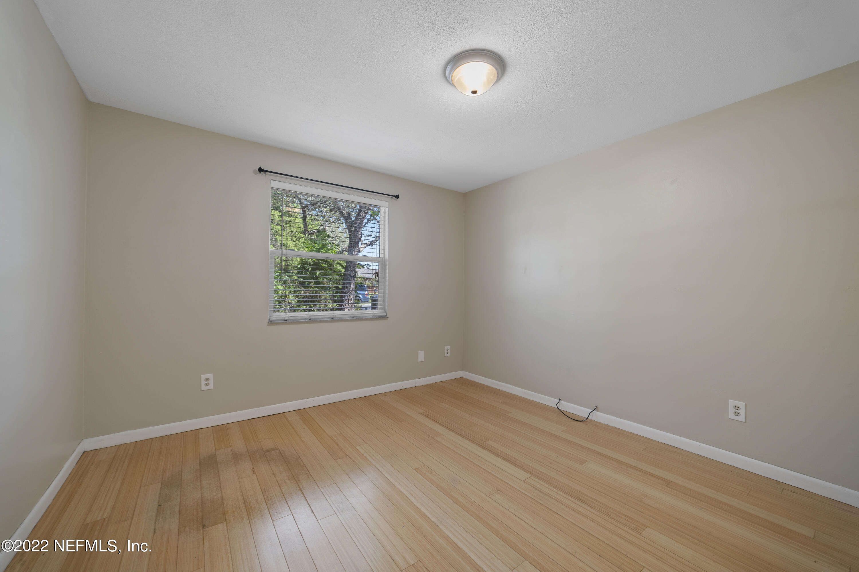 914 Prince Road St. Augustine, FL 32086 - Photo 24 of 26 an empty room with a window