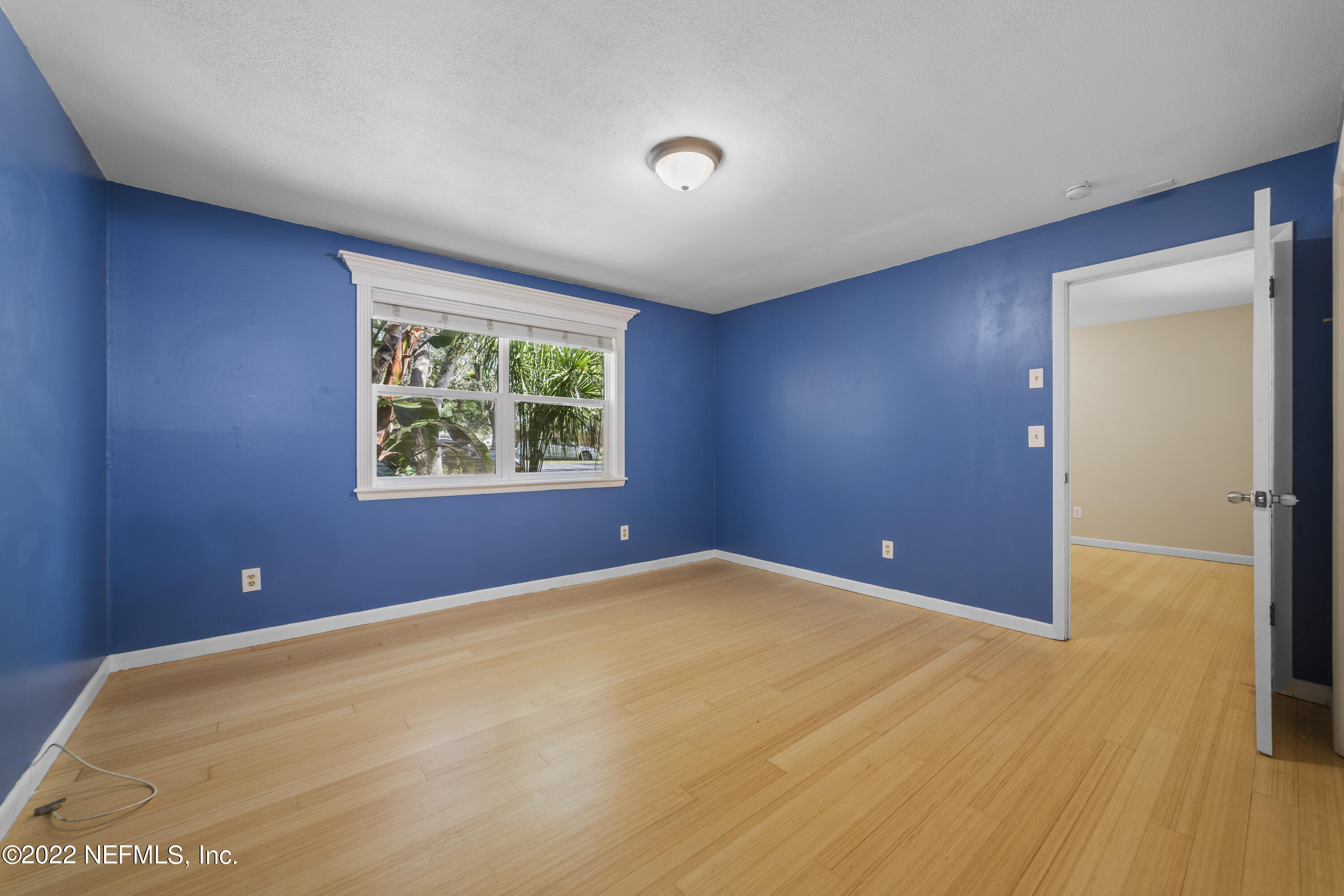 914 Prince Road St. Augustine, FL 32086 - Photo 9 of 26 an empty room with windows and closet