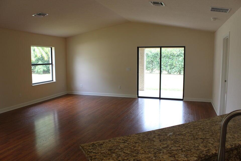 39 Ipanema Way Fort Pierce, FL 34951 - Photo 11 of 15 Living room