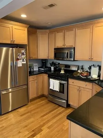 $4,800 | 212 L Street, Unit 3, Boston, MA 02127