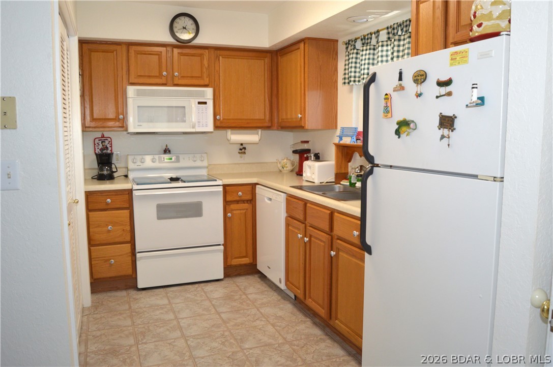 40 Lighthouse Road, Unit 3201 Lake Ozark, MO 65049 - Photo 3 of 38 Open kitchen with window view of lake