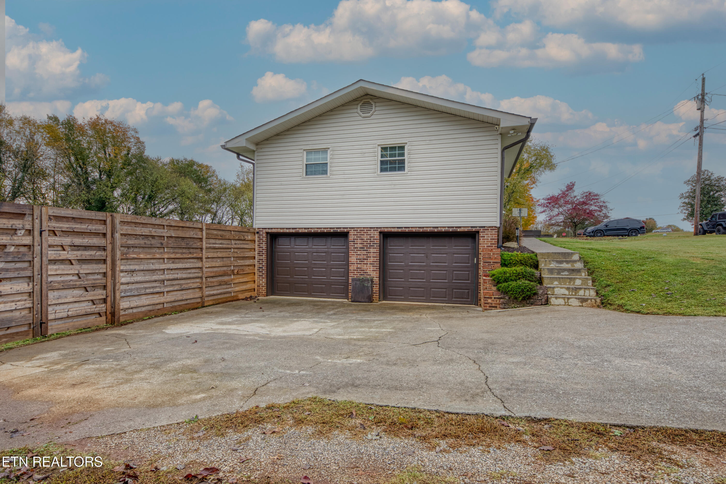 1735 Scott Road Louisville, TN 37777 - Photo 6 of 28 0H3A1669_21