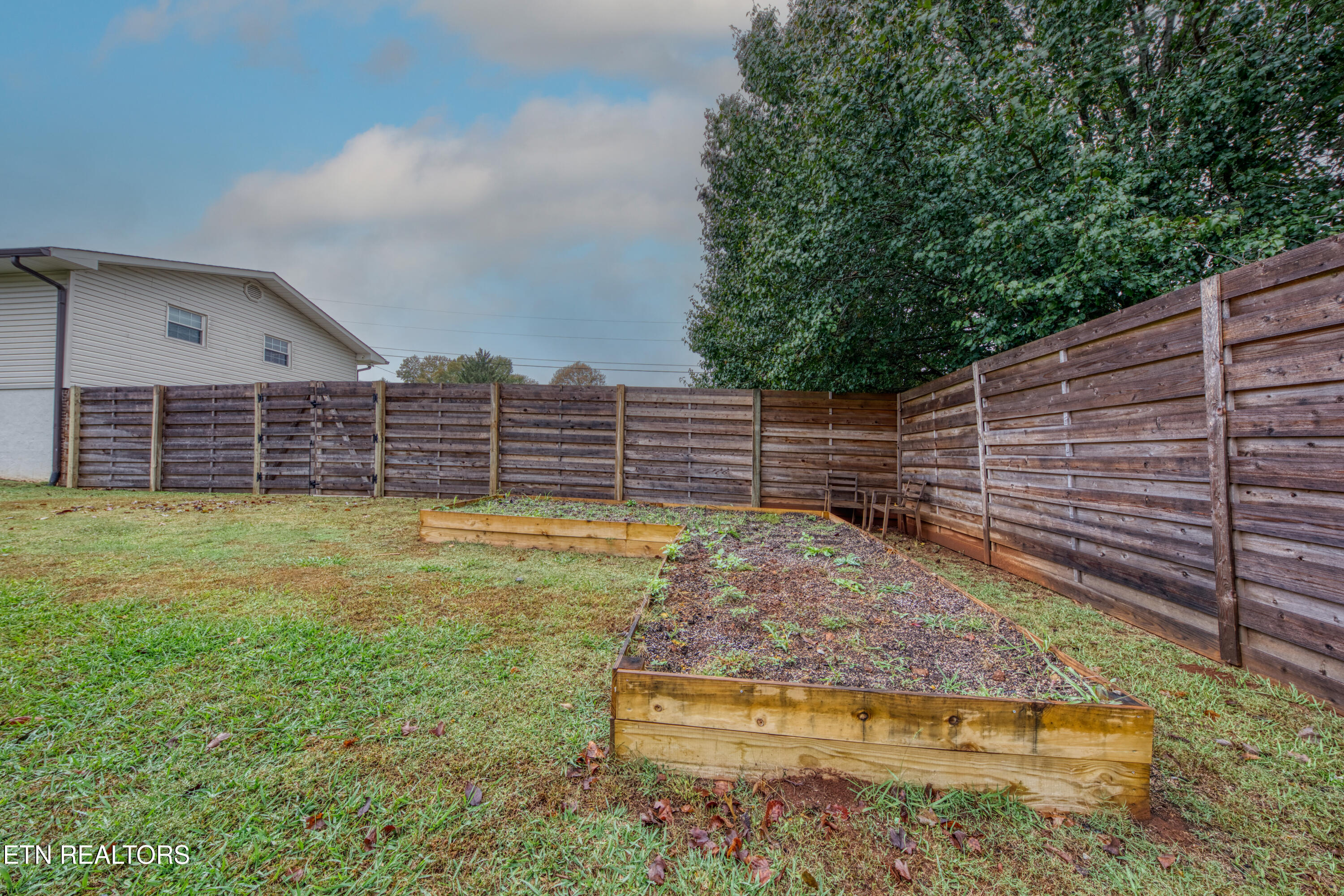 1735 Scott Road Louisville, TN 37777 - Photo 7 of 28 0H3A1672_22