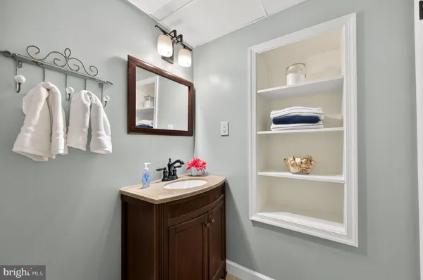 $608,900 | 10111 Chestnut Wood Lane, Burke, VA 22015