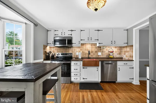 $608,900 | 10111 Chestnut Wood Lane, Burke, VA 22015