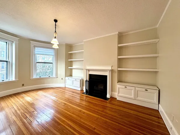 $3,095 | 30 Peterborough Street, Unit 27, Boston, MA 02215