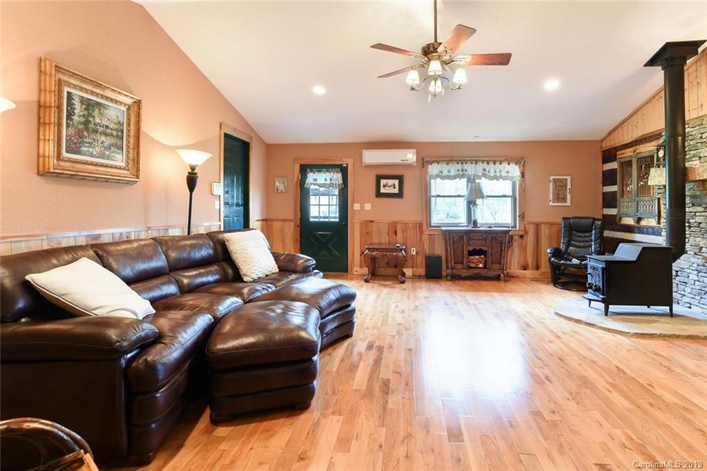 31 Cabin Cove Road Leicester, NC 28748 - Photo 5 of 37 Gallery Image 5