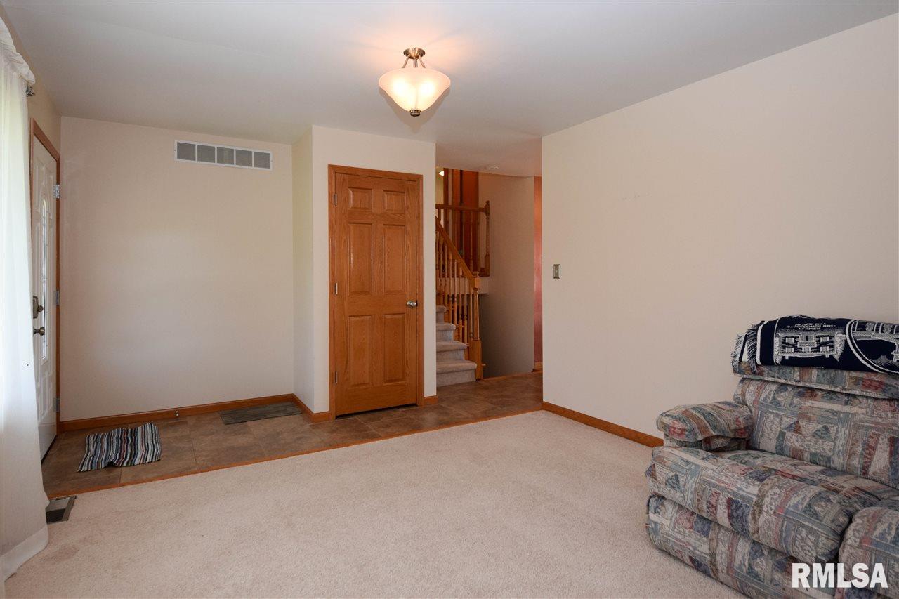 28338 North Bitner Road Glasford, IL 61533 - Photo 5 of 27